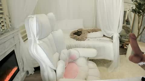 Miley online show from 02/26/25, 02:26