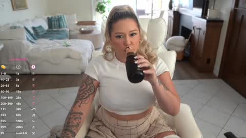 Miley online show from 10/10/25, 11:37