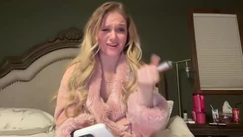 Snapshot of booksnlooksgirl chatting on 12/17/24, 06:13 booksnlooksgirl online show from 12/17/24, 06:13