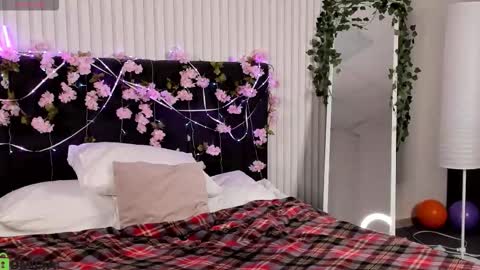 Milena online show from 11/12/25, 03:18