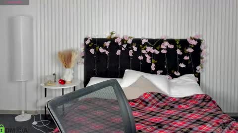 Milena online show from 12/04/25, 02:54