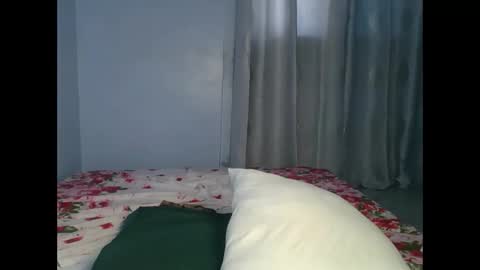 Snapshot of booty_panther chatting on 10/25/25, 08:00 sandrah online show from 10/25/25, 08:00