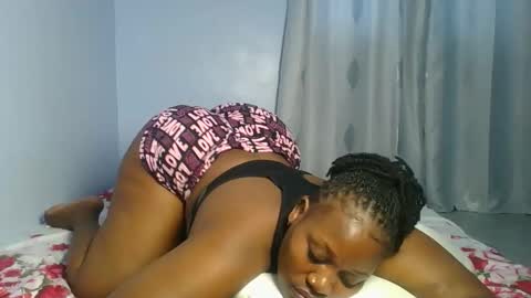 Snapshot of booty_panther chatting on 11/05/25, 08:25 sandrah online show from 11/05/25, 08:25