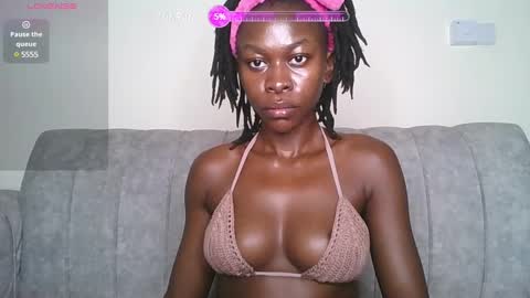 Snapshot of booty_queen001 chatting on 12/28/24, 09:52 Heather online show from 12/28/24, 09:52