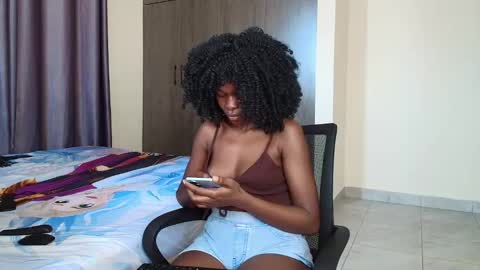 Snapshot of booty_queen001 chatting on 03/03/25, 08:05 Heather online show from 03/03/25, 08:05