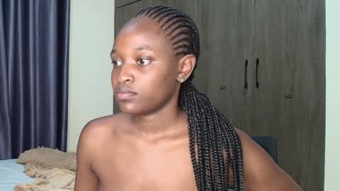 Snapshot of booty_queen001 chatting on 03/10/25, 12:18 Heather online show from 03/10/25, 12:18