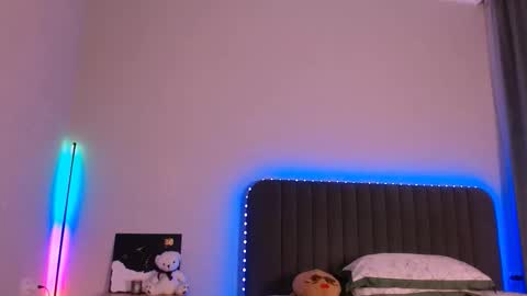 Snapshot of bootylecious_ chatting on 03/08/26, 01:58 Mona online show from 03/08/26, 01:58