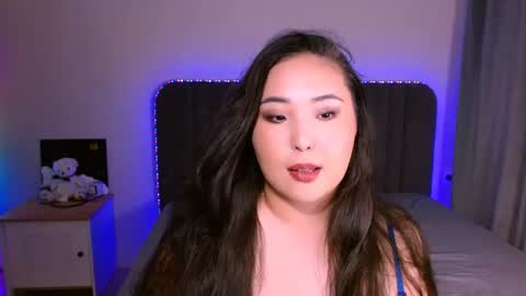 Snapshot of bootylecious_ chatting on 07/15/26, 02:17 Mona online show from 07/15/26, 02:17