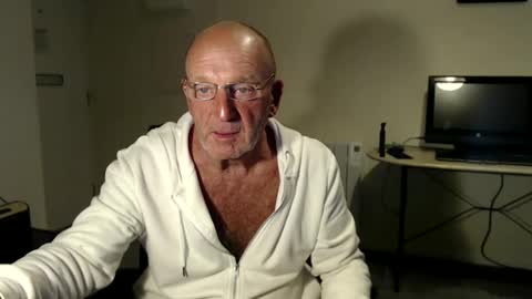 Snapshot of boppy21 chatting on 03/02/25, 10:16 Boppy21 online show from 03/02/25, 10:16