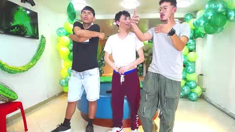 Snapshot of boschcz chatting on 03/09/25, 05:11 THOMAS AND DAMIAND online show from 03/09/25, 05:11