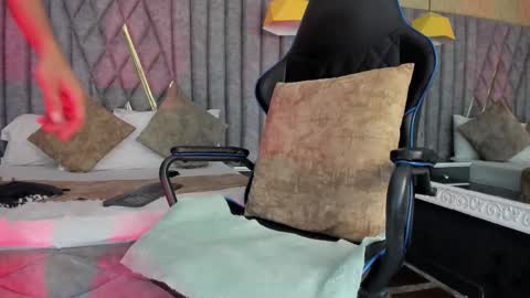 Snapshot of bossdominator1 chatting on 11/30/25, 03:21 Boss online show from 11/30/25, 03:21