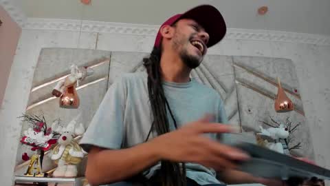 Snapshot of bossdominator1 chatting on 12/18/25, 01:06 Boss online show from 12/18/25, 01:06