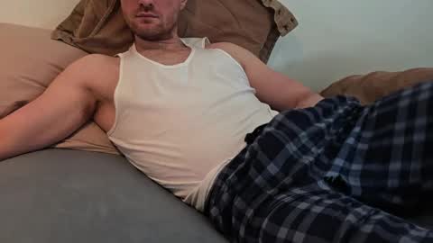 Snapshot of bottomtsinner chatting on 03/31/26, 10:04 bottomtsinner online show from 03/31/26, 10:04