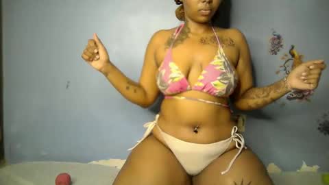 Snapshot of botty_queen chatting on 04/17/26, 11:19 botty_queen online show from 04/17/26, 11:19