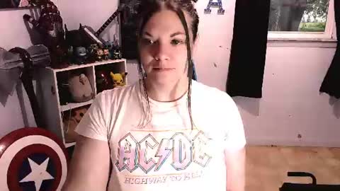 Snapshot of bouncinbooty chatting on 06/17/26, 04:30 Pumpkin Butt online show from 06/17/26, 04:30