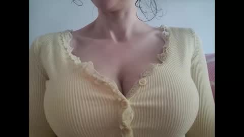 Bouncy Queen Majesty online show from 06/10/26, 07:24