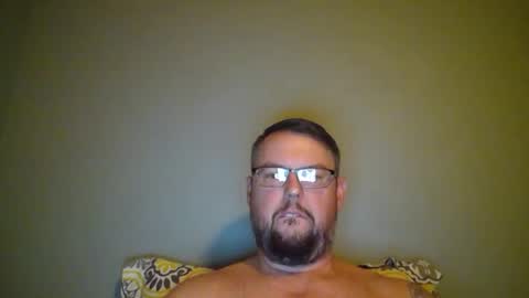 Snapshot of bowtieguy84 chatting on 09/30/25, 03:44 bowtieguy84 online show from 09/30/25, 03:44