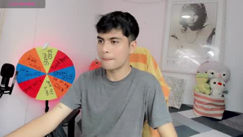 Snapshot of boy_andy__ chatting on 01/02/25, 06:56 Aaron online show from 01/02/25, 06:56