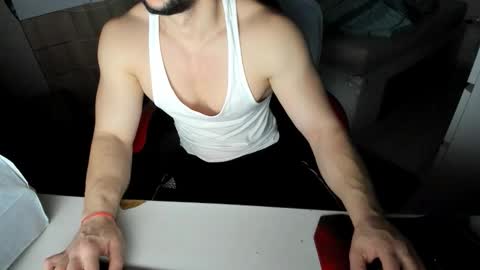 boy_boy22 online show from 12/19/25, 08:05