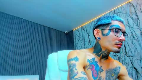 boy_tatto77 online show from 02/18/26, 06:04