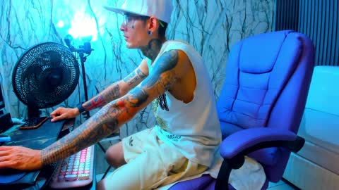 boy_tatto77 online show from 03/26/26, 02:11