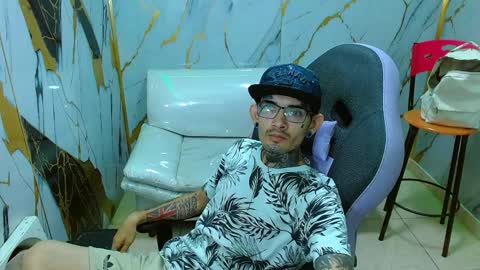 boy_tatto77 online show from 03/31/26, 12:05