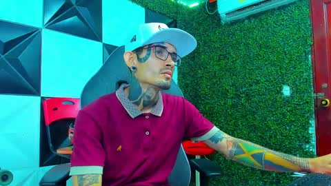 boy_tatto77 online show from 04/04/26, 12:31