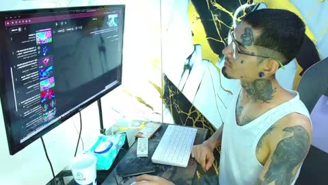 boy_tatto77 online show from 04/25/26, 01:41