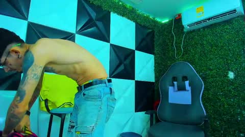 boy_tatto77 online show from 05/21/26, 03:08