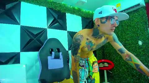 boy_tatto77 online show from 06/08/26, 09:48
