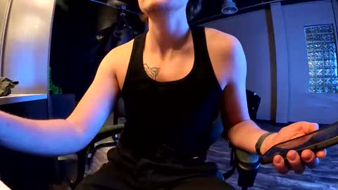 Snapshot of boybarber chatting on 12/21/25, 03:57 boybarber online show from 12/21/25, 03:57