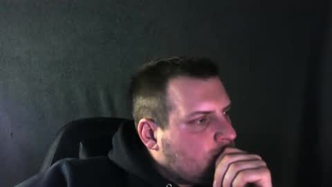 Snapshot of boynextdoooooor chatting on 12/15/25, 08:57 boynextdoooooor online show from 12/15/25, 08:57