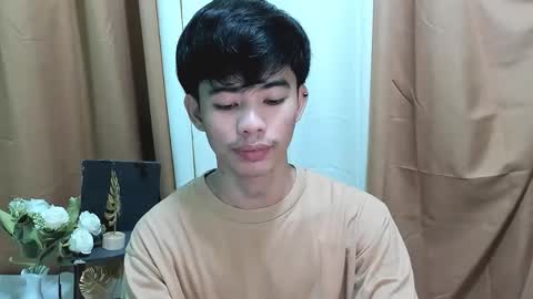 Snapshot of boynextdoor4ux chatting on 11/02/25, 04:42 HI IM JAMES DONT FORGET GIVE ME THUMBS UP AND JOIN TO MY FANCLUB online show from 11/02/25, 04:42