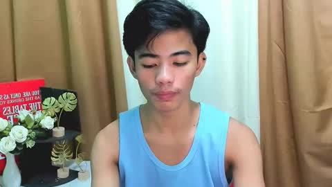 Snapshot of boynextdoor4ux chatting on 11/06/25, 09:37 HI IM JAMES DONT FORGET GIVE ME THUMBS UP AND JOIN TO MY FANCLUB online show from 11/06/25, 09:37