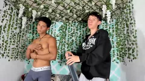 boys4hot_777 online show from 03/04/25, 09:43