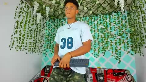 boys4hot_777 online show from 03/11/25, 10:42