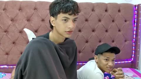 Snapshot of boys_hotparty chatting on 01/04/25, 01:21 ALEX - TAYLER -MIKE online show from 01/04/25, 01:21
