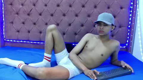 Snapshot of boys_hotparty chatting on 02/19/25, 02:44 ALEX - TAYLER -MIKE online show from 02/19/25, 02:44
