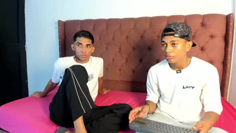 Snapshot of boys_hotparty chatting on 10/04/25, 01:20 ALEX - TAYLER -MIKE online show from 10/04/25, 01:20