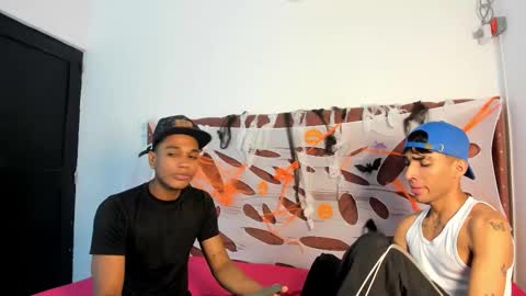 Snapshot of boys_hotparty chatting on 10/16/25, 01:23 ALEX - TAYLER -MIKE online show from 10/16/25, 01:23