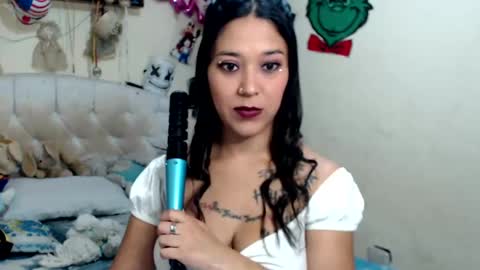 Snapshot of boyslatin493916 chatting on 01/20/25, 08:18 nikky and jeik online show from 01/20/25, 08:18