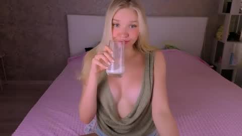 Snapshot of boysloveblondee chatting on 05/22/26, 09:26 BoysLoveBlondee online show from 05/22/26, 09:26