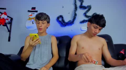 Snapshot of boysweet_boys chatting on 12/04/24, 08:29 Paul and Max online show from 12/04/24, 08:29