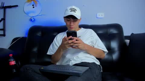 Snapshot of boysweet_boys chatting on 12/10/24, 08:27 Paul and Max online show from 12/10/24, 08:27