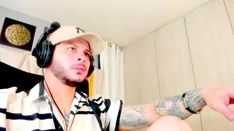 Mateo online show from 11/06/25, 02:56