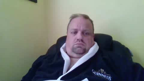 Snapshot of boyz2whyz chatting on 09/17/25, 11:34 boyz2whyz online show from 09/17/25, 11:34