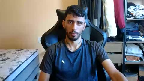 Snapshot of boyzinm2 chatting on 02/18/26, 10:44 boyzinm2 online show from 02/18/26, 10:44