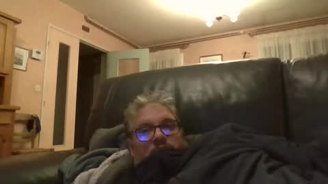 bozo81 online show from 11/05/25, 04:29