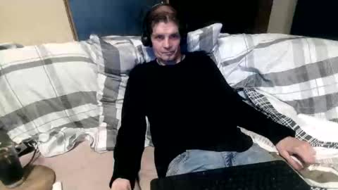 Snapshot of bponie1 chatting on 10/31/25, 02:12 bponie1 online show from 10/31/25, 02:12