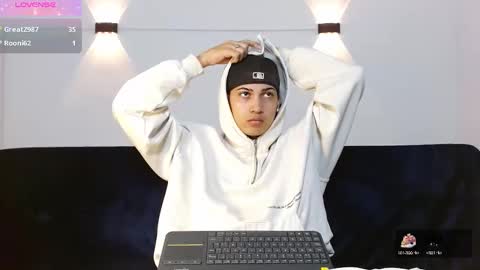 Snapshot of br4ndon_cooper chatting on 09/21/25, 04:30 Brandon online show from 09/21/25, 04:30